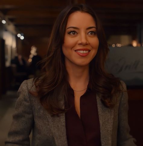 Happiest Season Aubrey Plaza, Happiest Season Riley, Riley Happiest Season, Aubrey Plaza Christmas, Aubrey Plaza Happiest Season, Happiest Season Movie, Aubery Plaza, Lesbian Christmas, Happiest Season