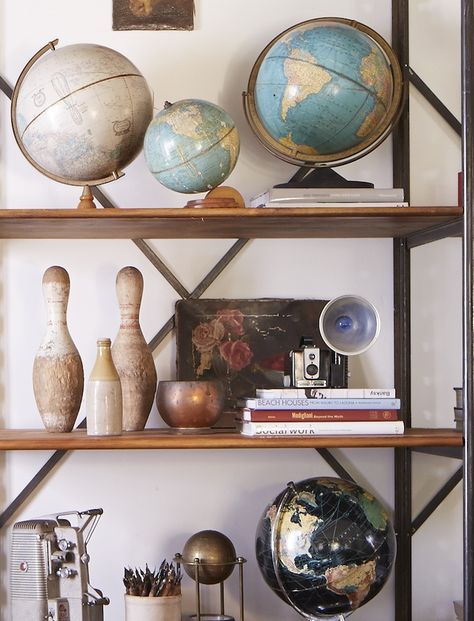 Spanish Living Room, Mid Century Eclectic, Globe Decor, Map Decor, Creative Living, Diy Decor Crafts, Shelf Styling, Decor Home Living Room, California Homes