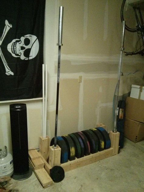 Crossfit Garage Gym, Barbell Storage, Crossfit Home Gym, Fitness Rooms, Diy Bumper, Home Made Gym, Gym Storage, Diy Gym Equipment, Home Gym Garage