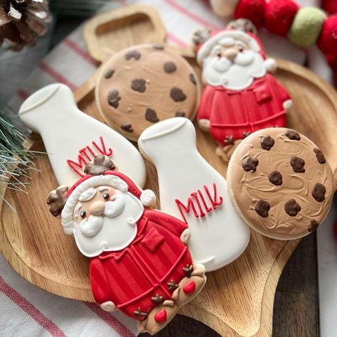 Decorated Cookies With Sprinkles, Santa Belly Cookies, Santa Decorated Sugar Cookies, Cookies For Santa Decorated, Santa Cookies Decorated, Christmas Decorated Sugar Cookies, Santa Milk And Cookies, Thanksgiving Cookies Decorated, Christmas Cookies For Santa