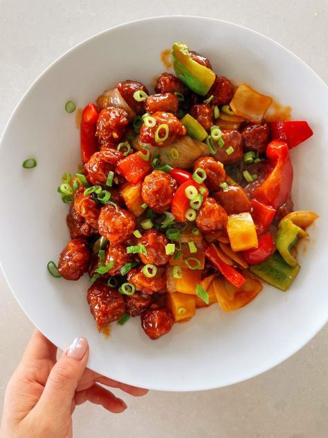 Vegan Sweet and Sour Popcorn Chicken - It's Liz Miu Vegan Sweet And Sour, Vegan Popcorn, Deep Fried Tofu, Vegan Chinese, Green Capsicum, Sweet Popcorn, Vegan Fries, Popcorn Chicken, Sweet And Sour Sauce