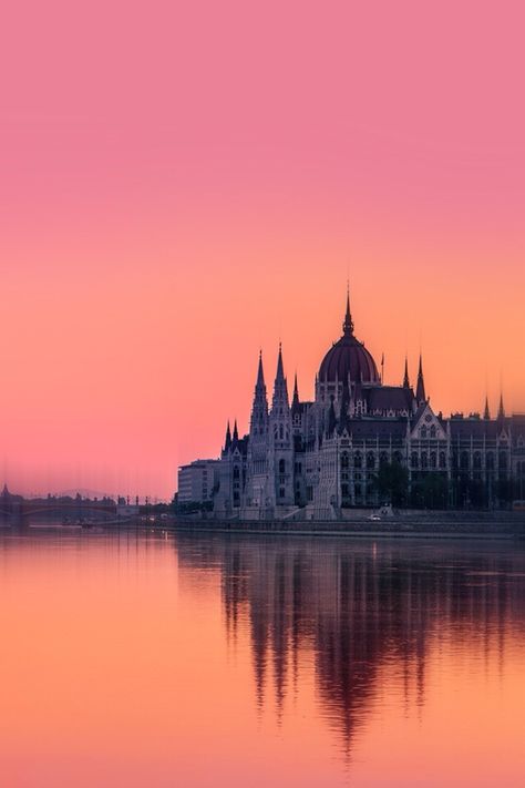 What a good idea Travel Wallpaper Iphone, Budapest Aesthetic, Hungary Travel, Budapest Travel, Travel Wallpaper, Budapest Hungary, Most Beautiful Cities, Places Around The World, Albania