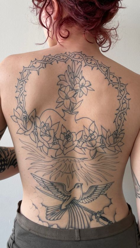 Lower Back Piece Tattoo, Sacred Heart Back Tattoo, Girl Spine Tattoos, Beautiful Back Tattoos, Spine Tats, Feminine Back Tattoos, Tattoo Ideas Inspiration, Flower Spine Tattoos, Backpiece Tattoo