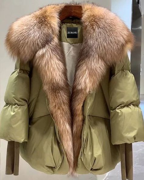 Short Fur Coat, Fur Jacket Women, Real Fur Coat, Duck Down Jacket, Fur Clothing, Fur Coats Women, Fur Fashion, Winter Coats Women, Chic Woman