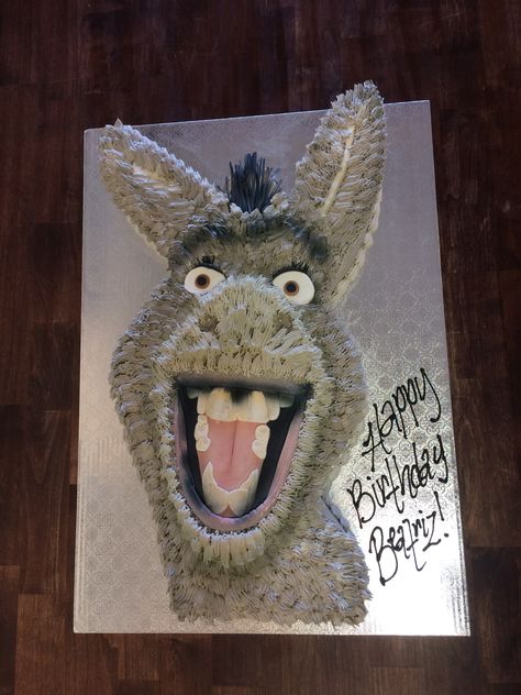 Donkey shrek cake Donkey Party Ideas, Donkey Cake Ideas, Donkey Birthday Cake, Shrek Cake Ideas, Shrek Birthday Cake, Donkey Cake, Groomsman Cake, Shrek Birthday, Shrek Cake