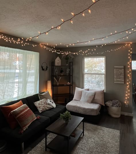 #collegelife #homeinspiration #aesthetic #roomdecoration #houseinterior Broke Apartment Aesthetic, Small Apartment Living Room Aesthetic, Cozy First Apartment, Townhouse Decorating Bedroom, Winter Apartment Aesthetic, Living With Roommates Aesthetic, Basement Suite Decor, Small Room Renovation, Simple Apartment Inspiration