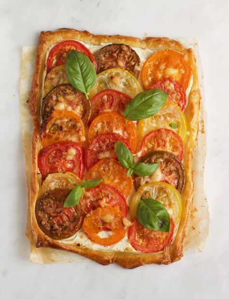 Rustic Tomato Tart, Cherry Tomato Tart, Heirloom Tomato Tart, Tomato Tart Recipe, Puff Pastry Crust, Puff Pastry Tart, Cheese Puff Pastry, Tarte Fine, Puff Pastry Dough