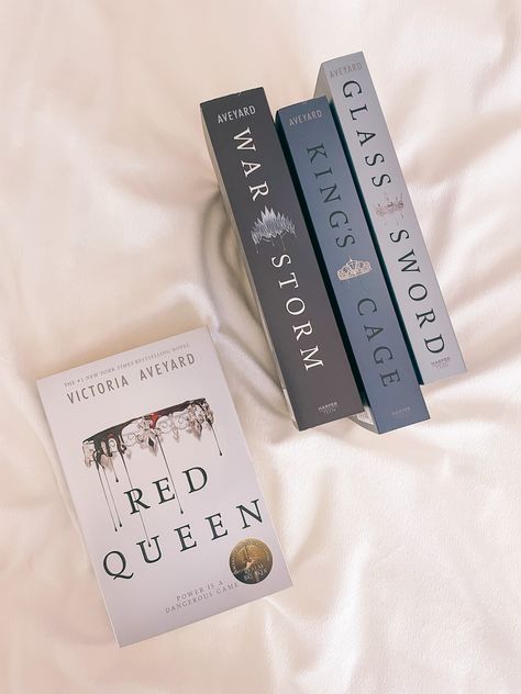 Red Queen Series Aesthetic, Red Queen Aesthetic Book, Red Queen Book Aesthetic, Red Queen Book, Red Queen Series, Red Queen Aesthetic, Booktok Books, Victoria Aveyard Books, Red Queen Victoria Aveyard