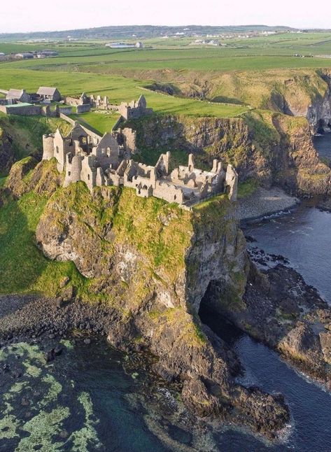 Dunluce Castle, Ireland Aesthetic, Ancient Ireland, Ireland Road Trip, Irish Castles, Castles In Ireland, European Castles, Castle Ruins, A Match Made In Heaven