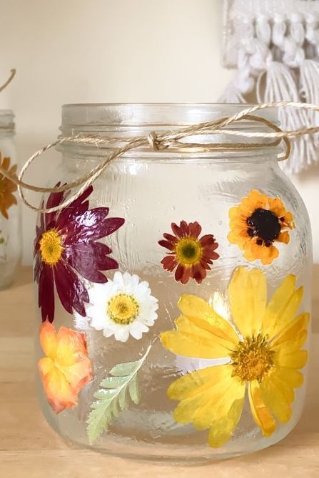 Pressed Flower Jar, Craft For Spring, Flower Lantern, Craft For Adults, Spring Lantern, Diy Projects To Make And Sell, Flower Jar, Lantern Craft, Nature Craft