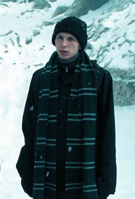 Harry Potter Slytherin House scarf (screen-accurate) - Dovile's Knitting & Crochet Gryffindor And Ravenclaw, Slytherin Scarf, Ravenclaw Scarf, Harry Potter Knit, Gryffindor Scarf, Witchy Academia, Harry Potter Hogwarts Houses, Noble Collection, Harry Potter Scarf