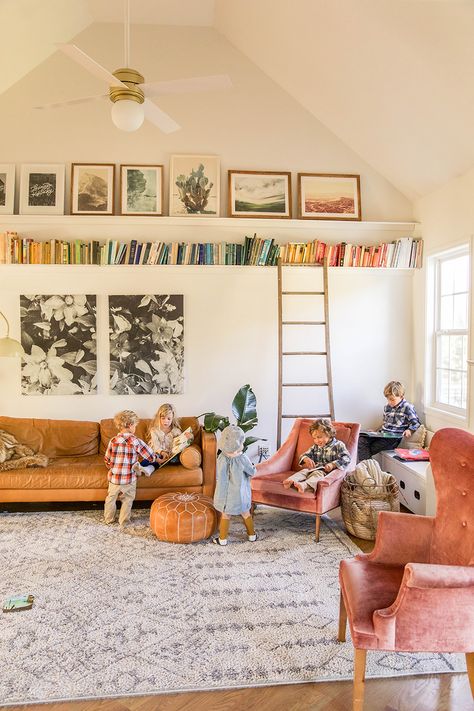 Tan Sofa, Tan Leather Sofas, Vaulted Ceiling Living Room, Estantes Flotantes, Unschooling, Scandinavian Furniture, Decoration Inspiration, A Living Room, Vaulted Ceiling