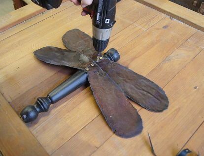 Dragonfly Crafts, Ceiling Fan Crafts, Fan Blade Art, Dragonfly Yard Art, Ceiling Fan Art, Spindle Crafts, Dragon Fly Craft, Fly Craft, Dragon Flys