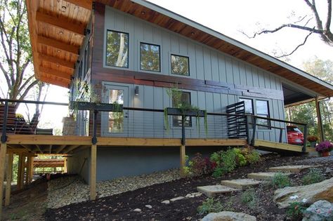 Modern Shed Roof House Modern Home in Knoxville, Tennessee by Oak… on Dwell Skillion Roof Shed House, Shed Style Roof House, House With Shed Roof, Modern Shed Roof House, Shed Roof House Plans, Shed Style House, Shed Roof House, Shed Roof Cabin, Modern Roof Design