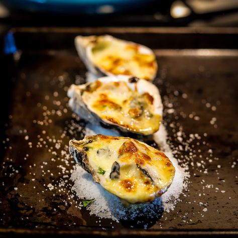 Miso, lemon and oysters are the stars of this Japanese riff on Oysters Rockefeller. Quick and easy, these oysters are tangy and bubbling with cheese. Broil them in their shells or use a ramekin. Baked Oyster Recipes, Oyster Recipe, Oyster Stew Recipes, Broiled Oysters, Baked Oysters, Impressive Appetizers, Oysters Rockefeller, Japanese Recipe, Oyster Recipes