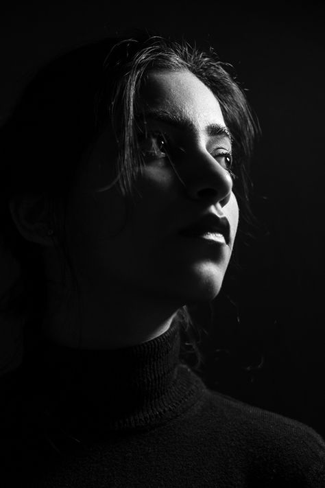 PORTFOLIO / PORTRAIT PHOTOGRAPHY on Behance Studio Portraits Photography, Artist Photography Portrait, Wide Portrait Photography, High Key Portrait Photography, Noir Portrait Photography, Black And White Photography Portraits Women, B And W Portrait, Artistic Model Photography, Chiaroscuro Portrait