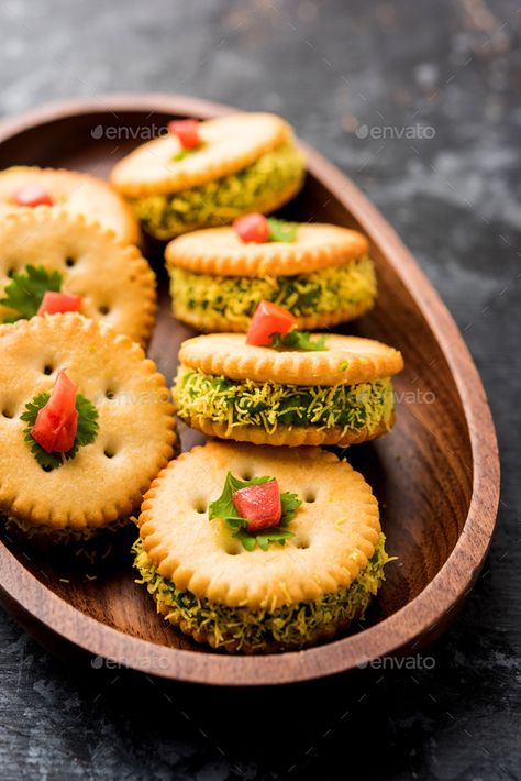 homemade salted Biscuit chat or sandwich for kids or starers for guests, Indian snacks Cooking Without Fire Desserts, Food Without Fire, Sandwich For Kids, Veg Snacks, Starter Recipe, Indian Appetizers, Kids Cooking Recipes, Fire Food, Vegetarian Fast Food