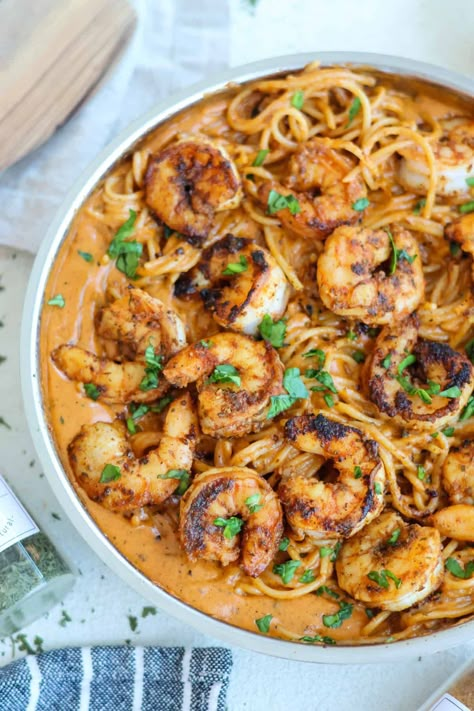 Chicken Garlic Parmesan Pasta, Chicken Garlic Parmesan, Sweet Chili Sauce Chicken, Creamy Cajun Shrimp, Creamy Cajun Shrimp Pasta, Garlic Parmesan Pasta, Creamy Shrimp Pasta, Cajun Shrimp Pasta, Cooked Shrimp