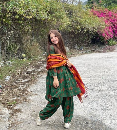 Poses In Shalwar Kameez, Shalwar Kameez Designs For Women, Character Girl, Modest Casual Outfits, Fall Nail Trends, Pakistani Fashion Casual, Womens Trendy Dresses, Stylish Short Dresses