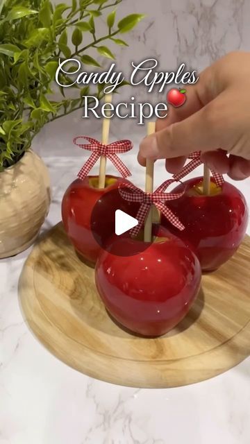 Dipped Tampa, Red Candy Apples, Candy Apple Bars, Gourmet Candy Apples, Pumpkin Song, White Food Coloring, Candy Apple Recipe, Gourmet Apples, Pumpkins And Gourds