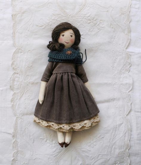 ︎✄︎ Petite handmade “10 Doll #handmade brown hair brown eyes #heirloomdoll ::. sol Cloth Dolls Handmade Diy, Cloth Doll Hair Ideas, Bythle Dolls Brown Hair, Mini Waldorf Doll, Tiny Rag Doll, Hand Made Doll, Anne Hand Made Dolls, Dolls Hair, Diy Dolls