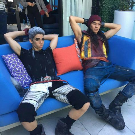 Descendants Jay Descendants, Carlos Descendants, Descendants Pictures, Cameron Boys, Brandy Norwood, Disney Descendants Movie, Descendants Characters, Mal And Evie, Disney Channel Descendants