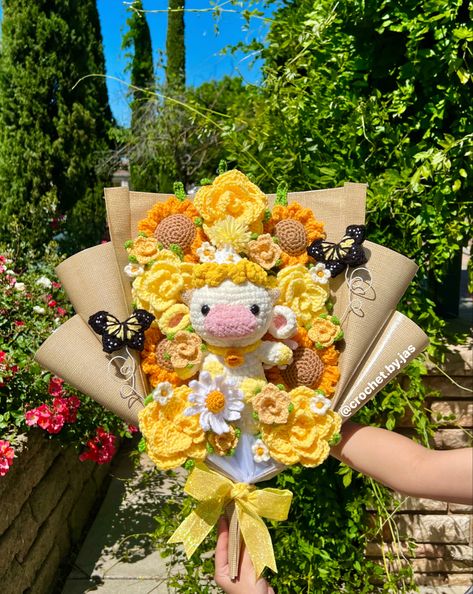 Handmade by @crochet.by.jas on Insta! Birthday Cow, Yellow Bouquets, Yellow Birthday, Crochet Bouquet, Crochet Flower Tutorial, Flower Bouquets, Crochet Flower, Cute Crochet, Crochet Flowers