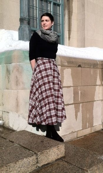 DIY Maxi Flannel Skirt - She's craftyyyy! Long Winter Skirt Pattern, Tartan Skirt Pattern, Long Flannel Skirt, Long Full Skirt Pattern, Plaid Flannel Skirt, Flannel Maxi Skirt, Winter Skirt Sewing Pattern, Plaid Circle Skirt, Flannel Skirt Pattern