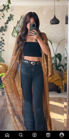 70s Style Jeans Outfit, Boho Style Outfits Casual Bohemian, Boho Western Outfits Fall, Boho Baddie Aesthetic, Hippie Jeans Outfit, Western Hippie Outfits, Hippie Outfits Winter, Casual Hippie Outfits, Fall Hippie Outfits