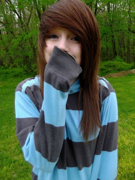 ieatsockz11 Brown Emo Hair, Scene Kid Hair, Emo Photography, Haircut Idea, Emo Hairstyle, Scene Queen, Scene Style, Indie Scene, Emo Scene Hair