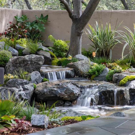 Pond Ideas To Brighten Up & Add Interest To Your Yard Natural Water Features In The Garden, Landscape Garden Ideas, Kolam Air, Kolam Koi, Fish Pond Gardens, Taman Air, Garden Pond Design, Pond Ideas, Garden Waterfall