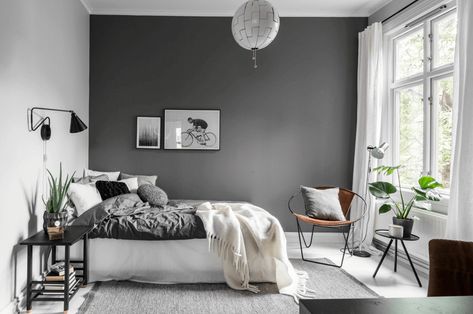 MASCULINE BEDROOM IDEAS – Most of us may think that a masculine bedroom strongly identifies to plain and casual appearance. The two appear from this p... Dark Gray Bedroom, Light Gray Bedroom, Grey Bedroom Design, Gray Bedroom Walls, Scandi Bedroom, Minimalist Dekor, Scandinavian Design Bedroom, Grey Bedroom Decor, Dark Grey Walls