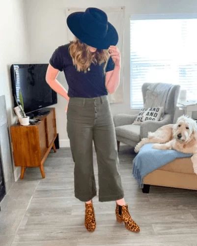 Cropped Pants With Boots, Wide Leg Cropped Pants Outfit, Cropped Pants Outfit, Cropped Wide Leg Pants, Pants Outfits, Wide Leg Cropped Pants, Outfit Trends, Crop Pants, Cropped Trousers