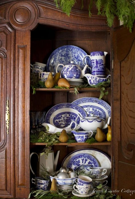 Beautiful Blue & White Inspirations - French Country Cottage Chinoiserie Christmas Tree, Blue Willow Dishes, Antique Fireplace Mantels, French Country Blue, Floral Furniture, Chinoiserie Christmas, Blue And White Chinoiserie, Blue White Decor, Christmas Interiors