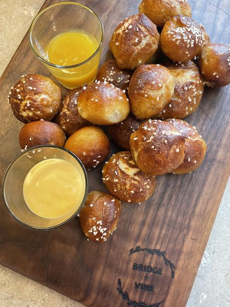 Sourdough soft pretzels — Bread and Happiness Sourdough Pretzel Bites, Making Pretzels, Sourdough Pretzel, Pretzel Bread, Pretzel Shape, Baking Soda Bath, Bread Lame, Pretzel Bun, Sour Dough