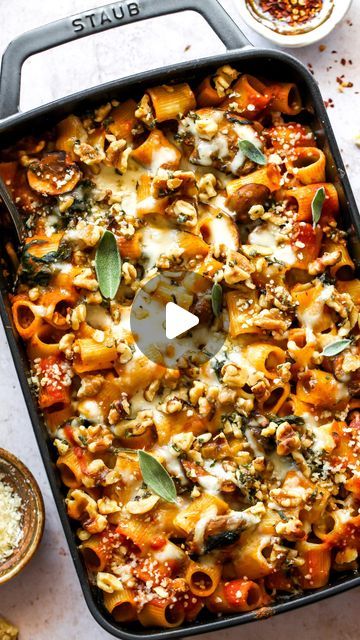 Noom Meals, Pumpkin Pasta Bake, Baby Bella Mushrooms, Fall Pasta, Mediterranean Diet Recipes Dinners, School Dinner, Fontina Cheese, Pumpkin Pasta, Extra Protein