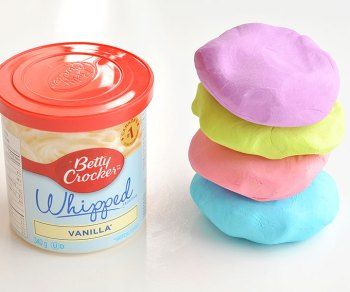 How to Make Edible Marshmallow Play Dough Children Crafts Ideas, Chocolate Play Dough, Edible Play Dough Recipe, Easy Play Dough, Best Playdough Recipe, Neon Food Coloring, Easy Playdough Recipe, Edible Clay, Edible Playdough