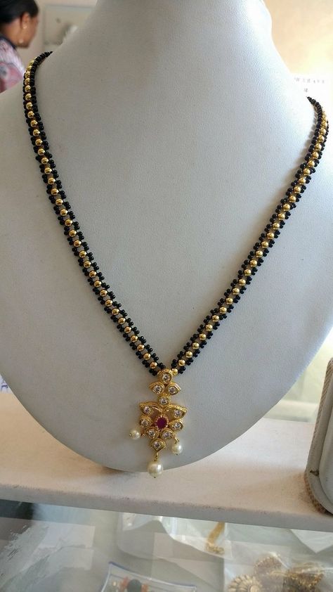 Black Beads Necklace Designs, Long Necklaces Gold, Flower Pearl Necklace, Black Beads Necklace, Couples Necklace, Black Beads Mangalsutra Design, Beautiful Gold Necklaces, Gold Jewelry Simple Necklace, Gold Mangalsutra Designs