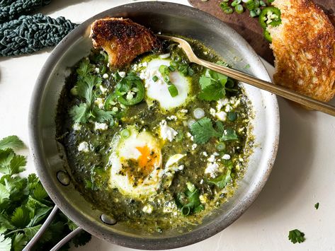 Green Shakshuka Eggs Recipe – beeya wellness Single Serve Breakfast, Green Shakshuka, Avocado Slices, Eggs Recipe, Green Sauce, Salsa Verde, Egg Recipes, Avocado Toast, To Miss