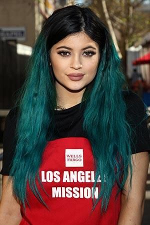 Kylie Jenner is rocking natural hair these days and we've got to admit that we're totally jealous of her look. 2014 Kylie Jenner, Kylie Jenner Transformation, Kylie Jenner 2014, Kylie Jenner Hair, Jenner Makeup, Kylie Jenner Makeup, Kylie Jenner Style, Peruvian Hair, Celebrity Beauty