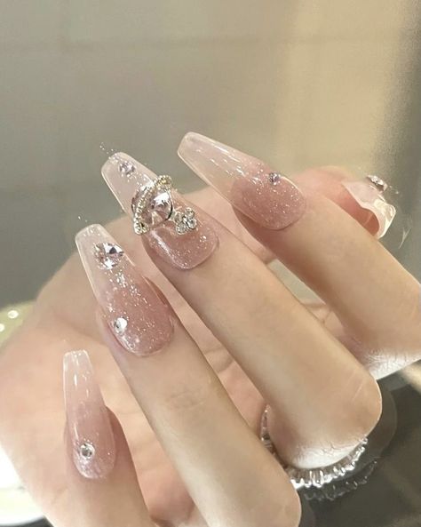 Nail Inspiration Coquette, Winter Douyin Nails, Pink Douyin Nails, Douyin Nails Short, Korean Glitter Nails, Asian Acrylic Nails, Xiaohongshu Nails, Douyin Nails, Asian Nails