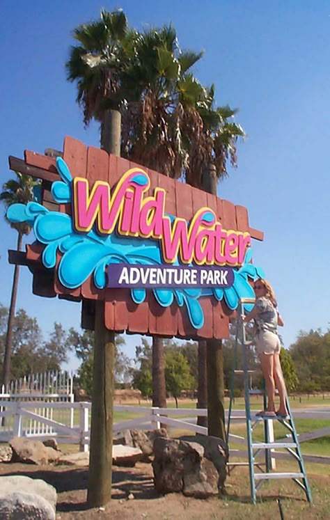 Water Park Entrance Gate Design, Waterpark Entrance, Amusement Park Signage, Water Entrance, Beach Signage, Glow Sign Board, Water Park Ideas, Entrance Signage, Park Signage