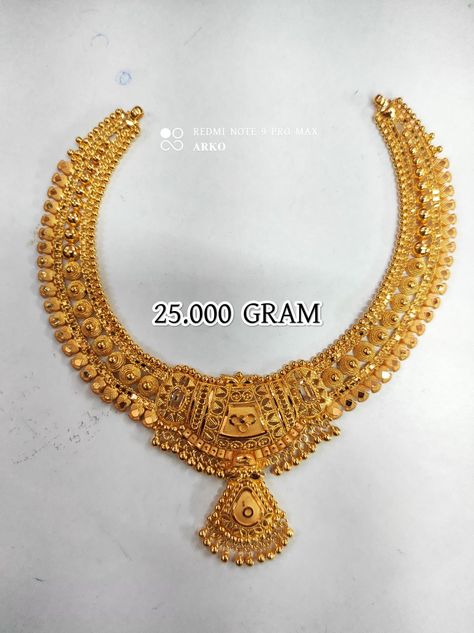 South gold degine Gold Jwellary Design Necklaces Latest, Latest Gold Set Designs, Gold Set Designs, Gold Necklace Designs Latest, Gold Set Design, Fresh Flower Jewelry, Simple Necklace Designs, Circle Mehndi, Bridal Jewelry Sets Brides