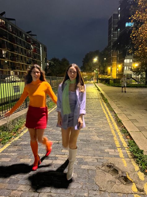 Daphne Outfit, Daphne And Velma Costumes, Velma And Daphne Costume, Scooby Doo Halloween Costumes, Velma Costume, Daphne Scooby Doo Costume, Best Friend Costumes, Scooby Doo Halloween, Daphne Costume