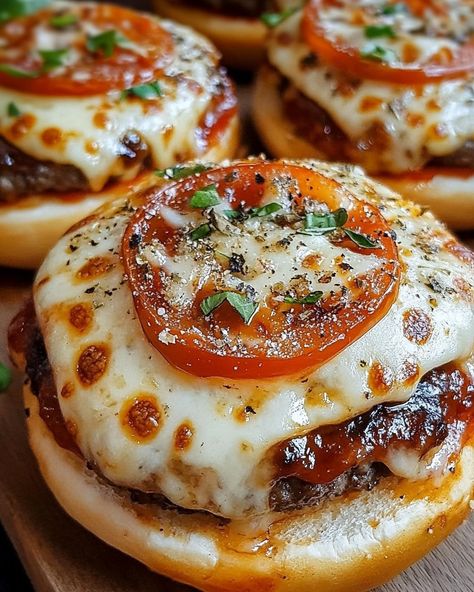 Pizza Burgers Recipe: Relish the wonderful mix of succulent beef patties adorned with savory pizza sauce, melted mozzarella, and zesty pepperoni, tucked into a crispy bun. Ingredients - 1 pound lean ground beef - 1/3 cup pepperoni, finely diced - 1/2 teaspoon garlic powder - 1/2 teaspoon onion powder - Salt and pepper to taste - 1/2 cup pizza sauce - 4 slices mozzarella cheese - 4 hamburger buns - Optional: additional pepperoni slices, fresh basil, or any favorite pizza toppings ... Mini Pizza Burgers, Yummy Food Savory, Cheese Burger Pizza, Pizza Bun, Pizza Burgers Recipe, Food Savory, Pizza Burger, Beef Patties, Pizza Sandwich