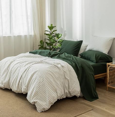 Neutral And Forest Green Bedroom, Bedroom Decor Olive Green, White And Dark Green Bedroom, Olive Green Bedding Ideas, Bedroom With Green Bedding, Green Bedding Aesthetic, Green Comforter Bedroom, Forest Green Bedrooms, Masculine Bedding