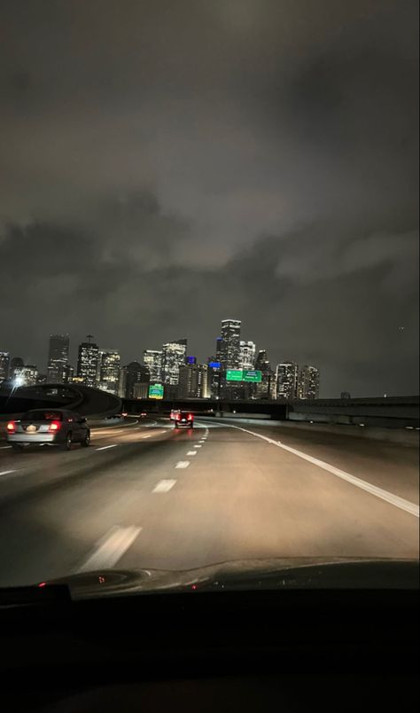 Houston At Night Aesthetic, Aesthetic Night Time Photos, Houston Night Aesthetic, Houston At Night, Hair Braids Natural Hair, Houston Aesthetic, Black Girls Braids, Hairstyles Graduation, Nails Asian