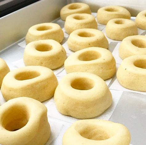 Overnight Yeast-Raised Doughnuts Air Fryer Doughnut Recipe, Raised Donuts, Cider Donuts Recipe, Cherry Cobbler Recipe, Doughnut Recipe Easy, Yeast Donuts, Overnight Recipes, Homemade Donuts Recipe, Yeast Dough