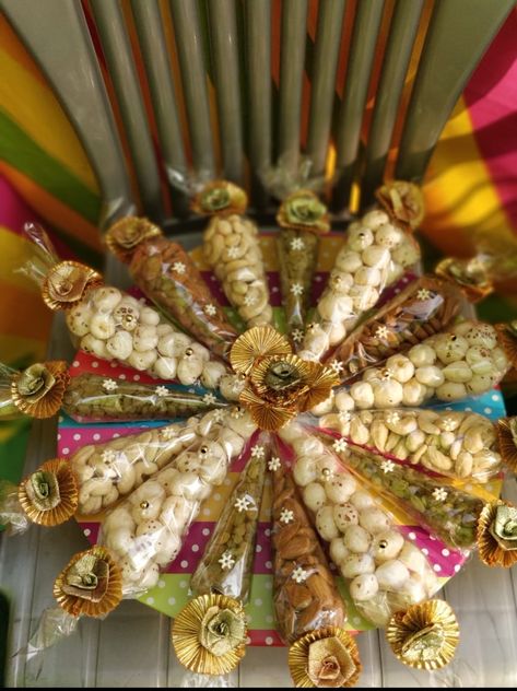 Dry Fruits Decoration, Dry Fruits Packing Ideas, Dry Fruits Packing Ideas Gift, Dry Fruits Packing, Packing Ideas Gift, Decoration For Diwali, Diwali Hampers, Gifts Packing, Dry Fruit Tray