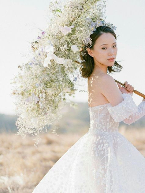 Floral Umbrella Wedding, Flower Umbrella Photoshoot, Paper Umbrella Photoshoot, Umbrella Bouquet, Flower Parasol, Umbrella Photoshoot, Flower Umbrella, Bridal Umbrella, Floral Umbrellas